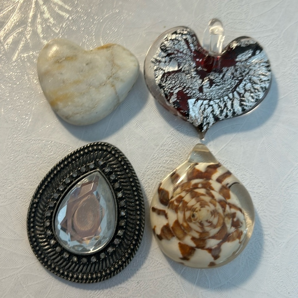 Heart shaped pendants murano glass and others 4